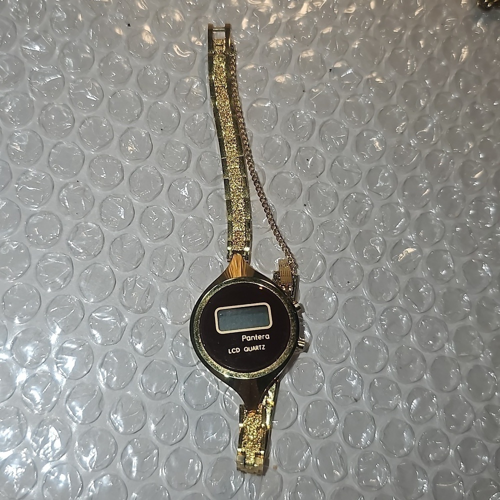 Pantera Women's LCD Wrist Watch ⌚️